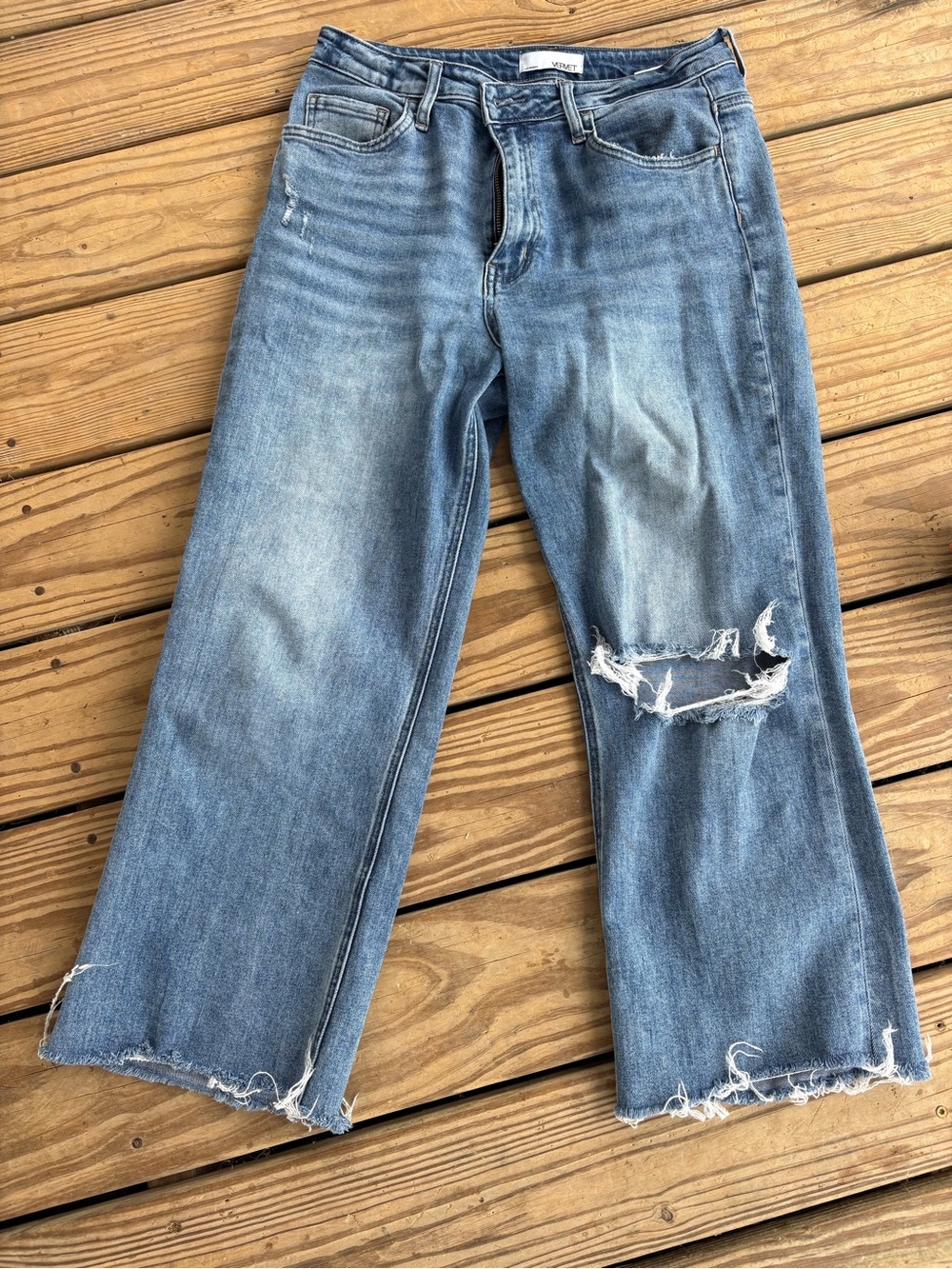 Vervet Frayed Hem Straight-Leg Jeans in Light Blue